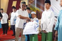 PT Timah Tbk Berikan Sarung dan Peci Untuk Para Penghafal Al Qur’an