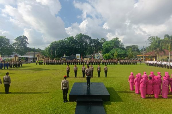 Kapolres Pimpin Upacara Laporan Kenaikan Pangkat