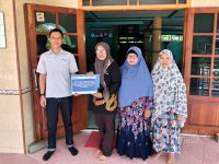 Salurkan Bantuan untuk Majelis Taklim Al Istiqomah