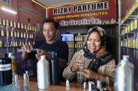 Kisah Dewi Membesarkan Rizky Parfume Bersama PT TIMAH