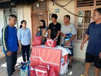Rina Tarol Salurkan Bantuan Gubernur untuk Korban Kebakaran