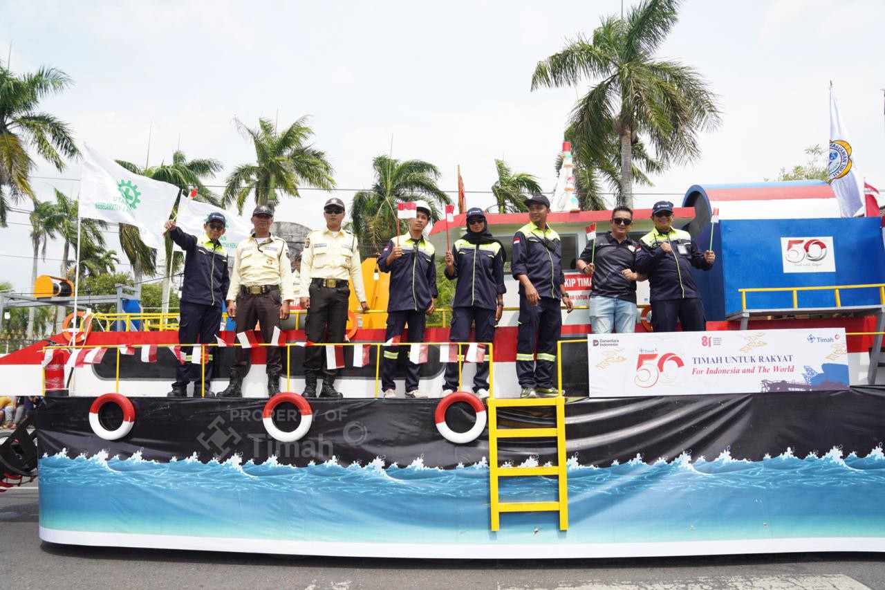 Miniatur KIP dan Tugboat Jadi Kendaraan Hias