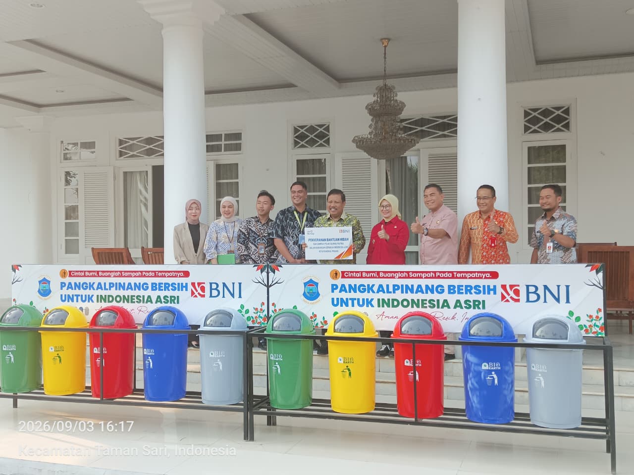 Pemkot Terima Bantuan 15 Set Tong Sampah