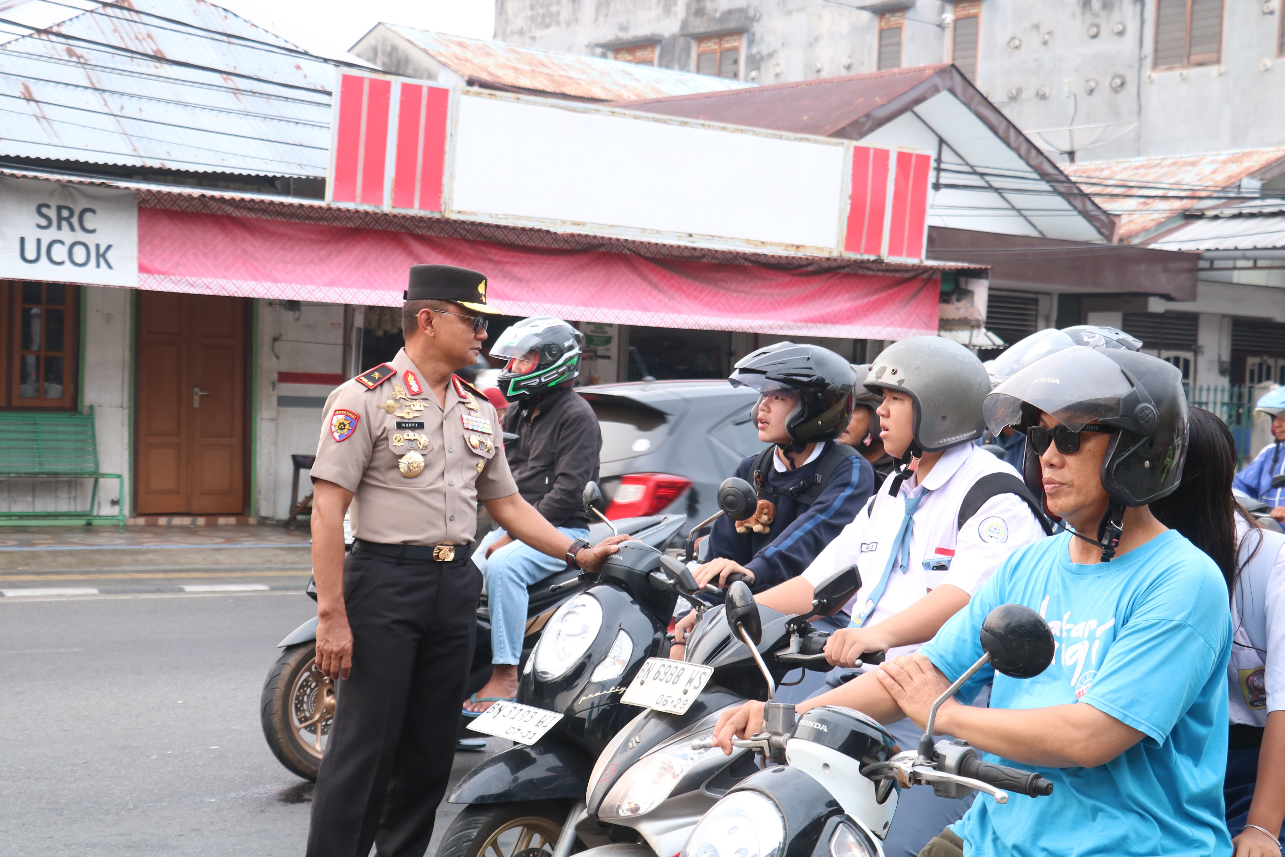 Wakapolda Atur Lalin di Simpang Rahat Belitung